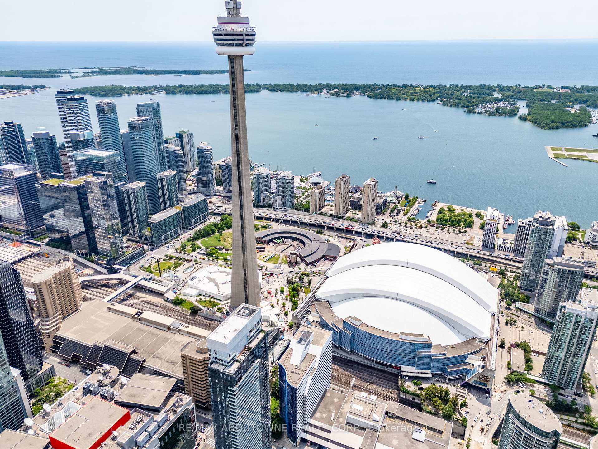 2 Bedrooms Condo at 115 Blue Jays, Toronto For sale
