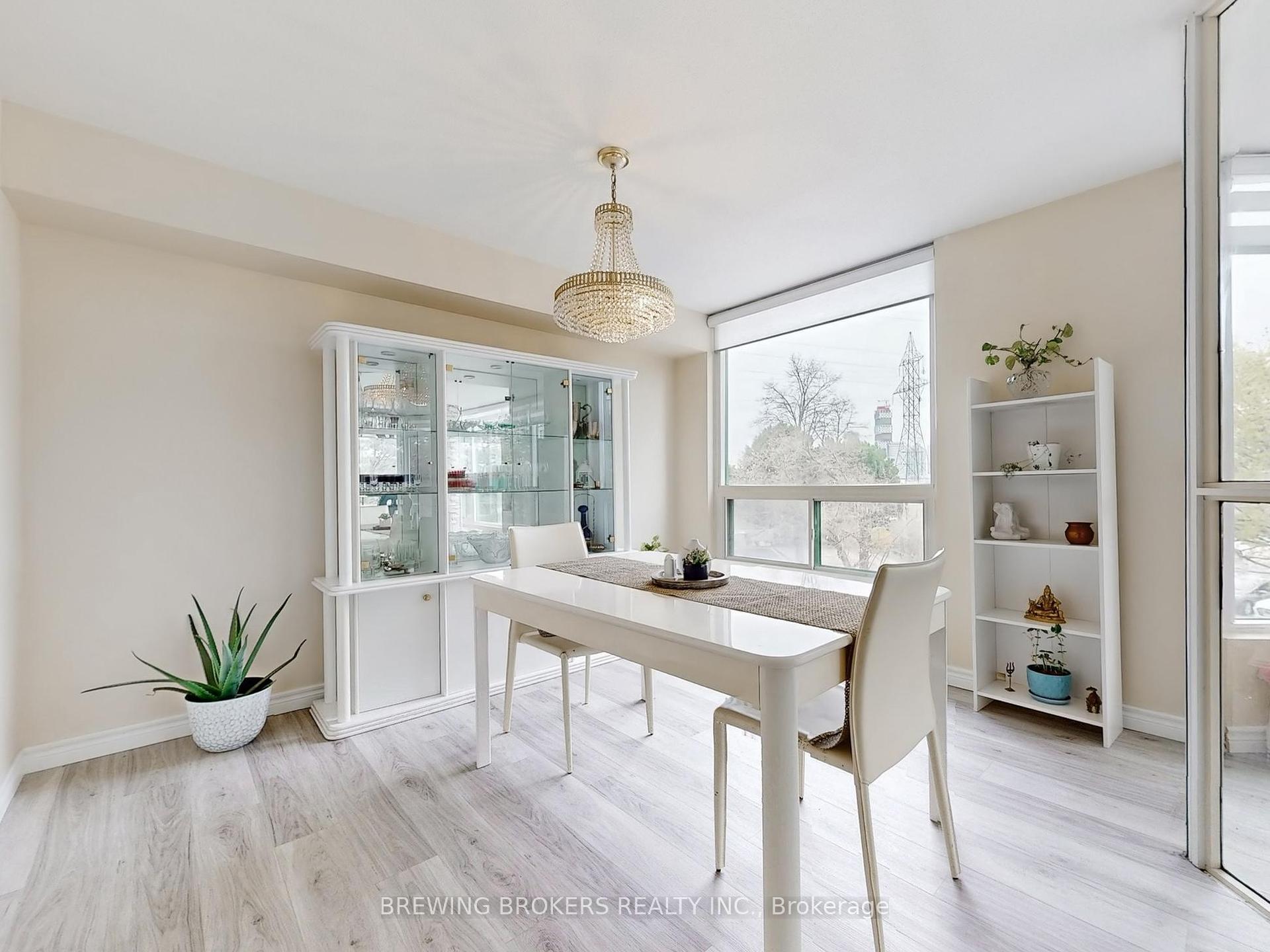 3 Bedrooms Condo at 4450 Tucana, Mississauga For sale