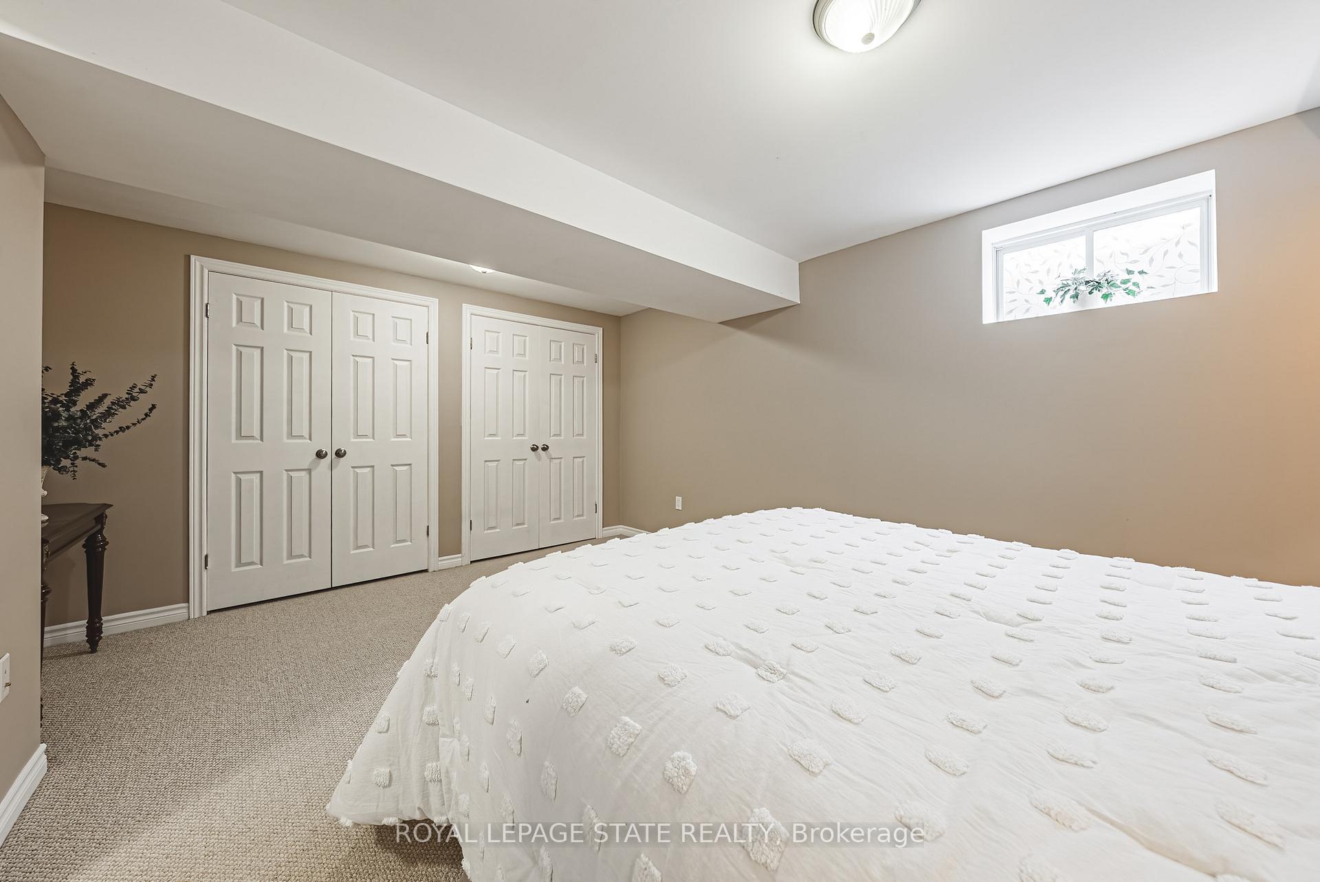 2 Bedrooms Condo at 130 Southbrook, Hamilton For sale