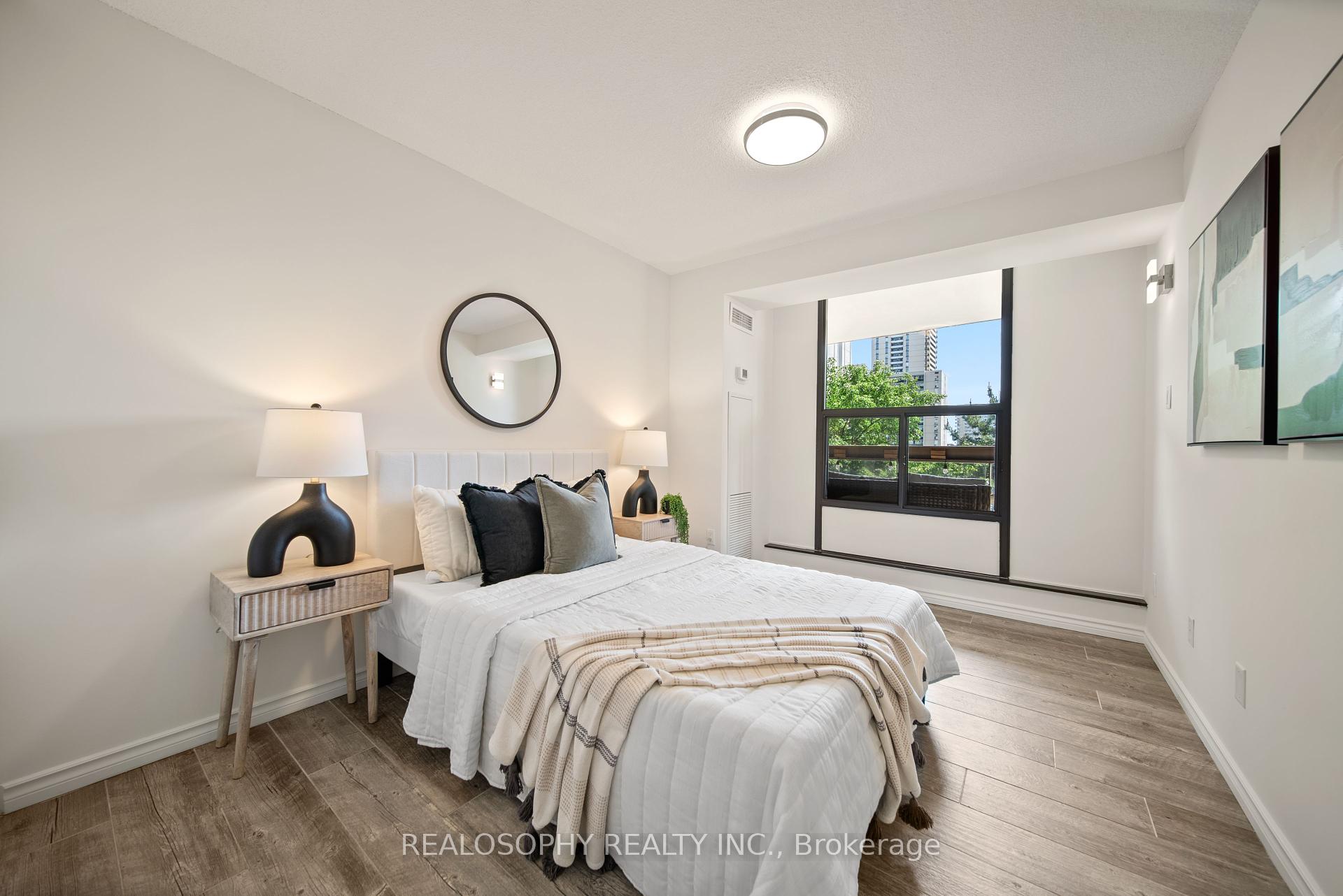 3 Bedrooms Condo at 100 Quebec, Toronto For sale