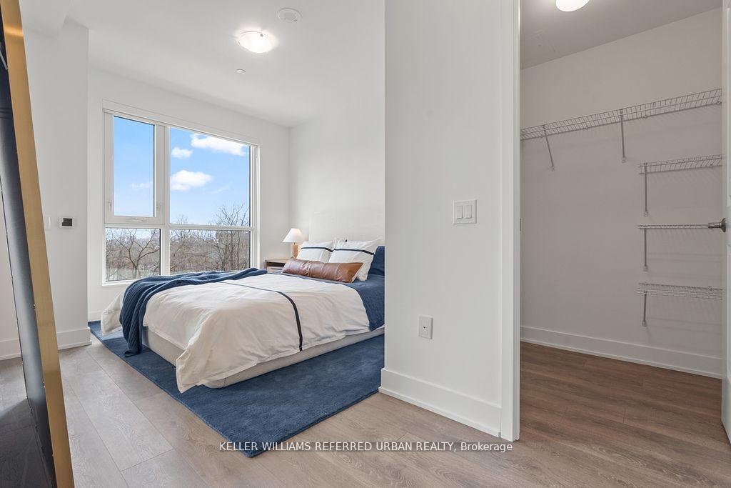 2 Bedrooms Condo at 202 Burnhamthorpe, Mississauga For sale