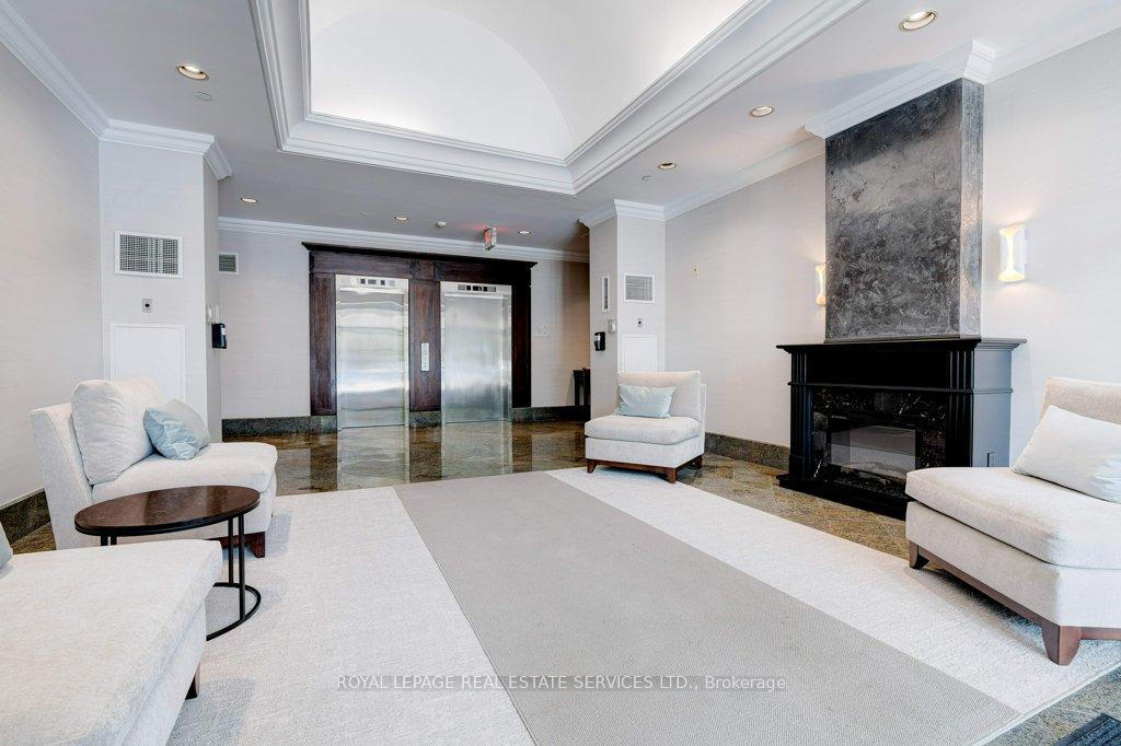 2 Bedrooms Condo at 221 Robinson,  Oakville For sale