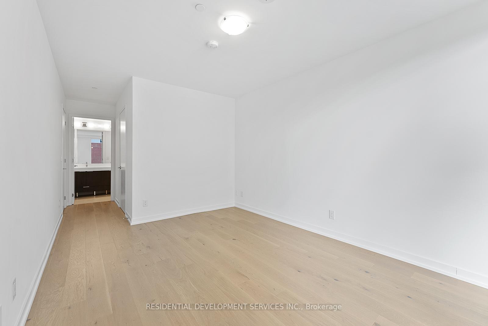 3 Bedrooms Condo at 15 Maryport,  Toronto For sale