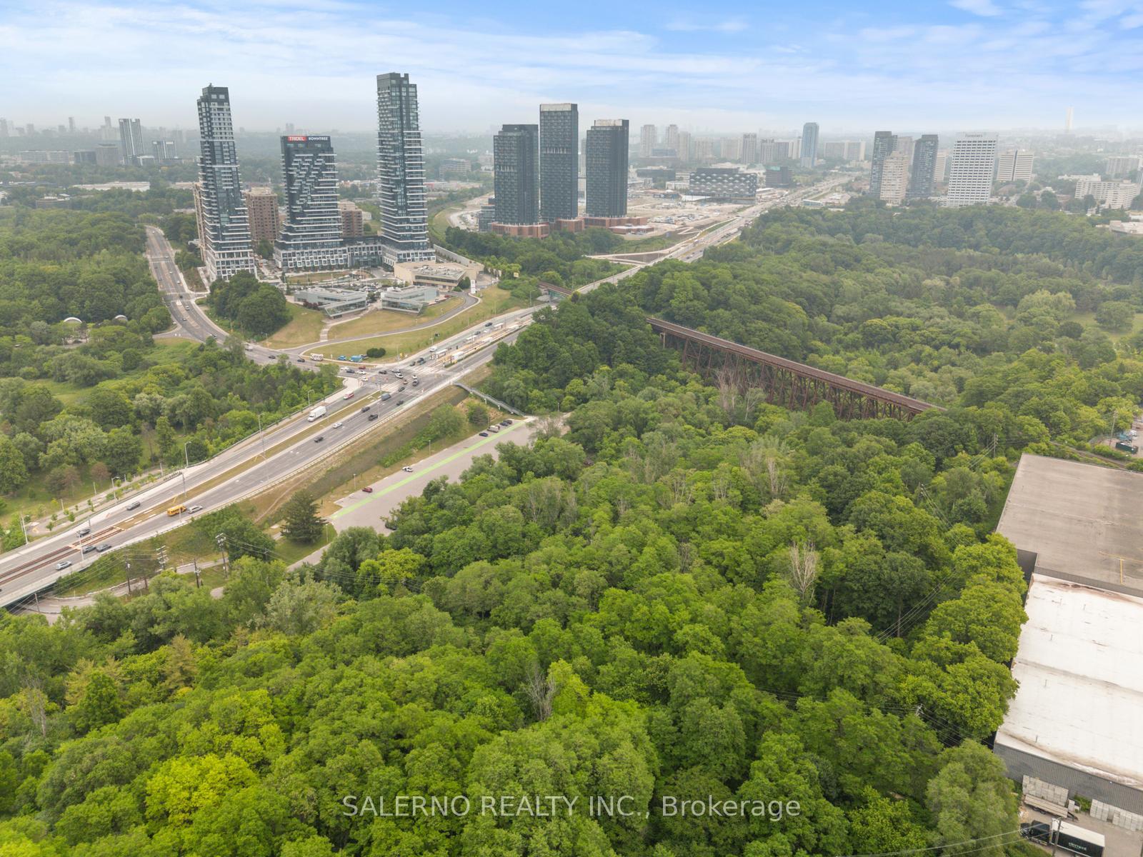 3 Bedrooms Condo at 128 Aerodrome, Toronto For sale