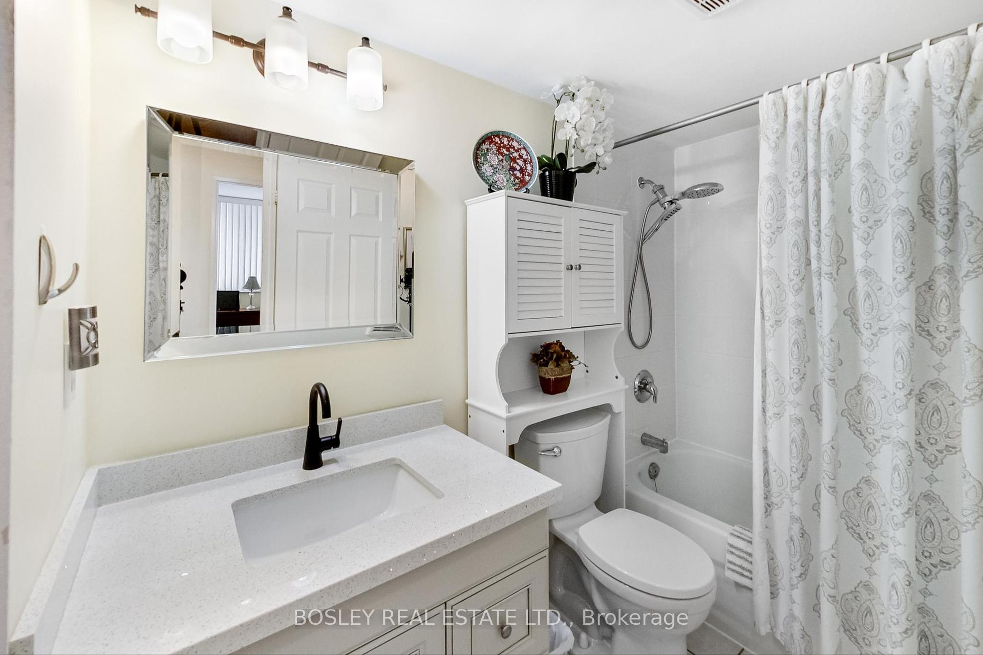 2 Bedrooms Condo at 3501 Glen Erin,  Mississauga For sale