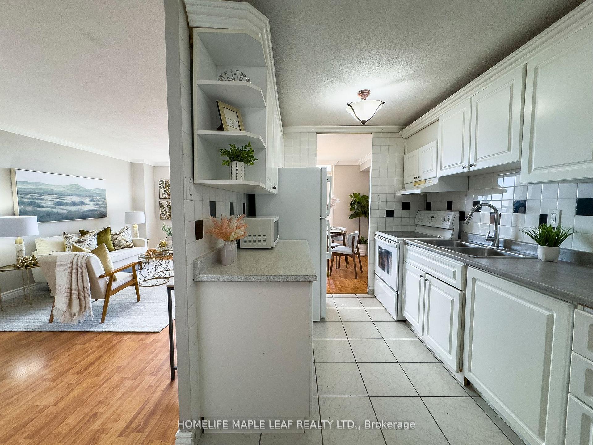 3 Bedrooms Condo at 3120 Kirwin, Mississauga For sale