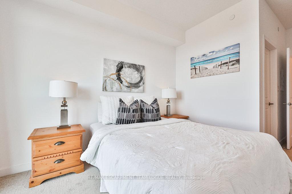 2 Bedrooms Condo at 450 Dundas,  Hamilton For sale