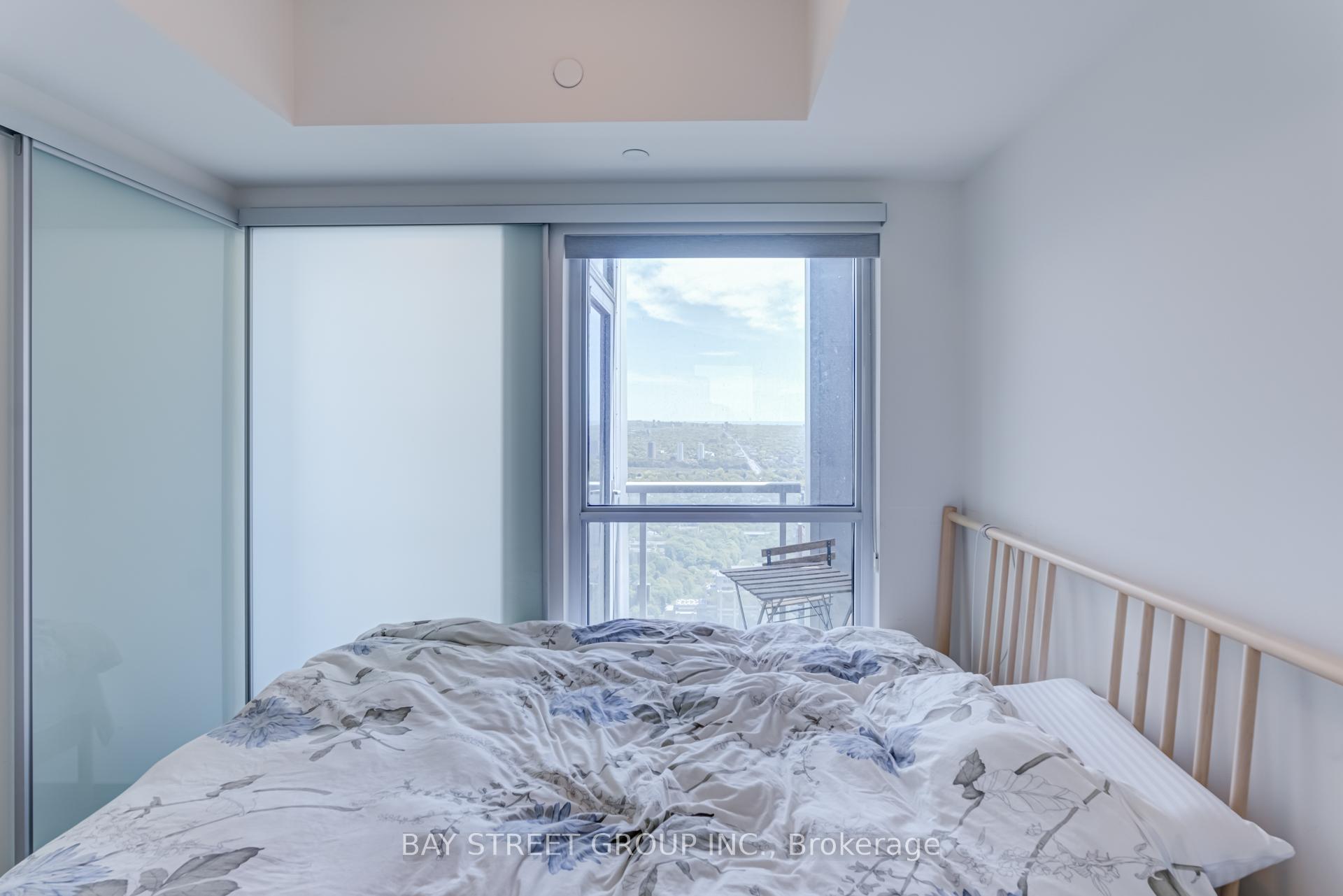 2 Bedrooms Condo at 1 Yorkville, Toronto For sale