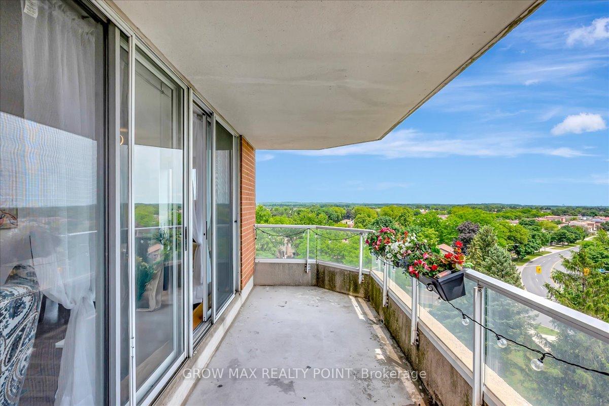 2 Bedrooms Condo at 410 Mclevin, Toronto For sale