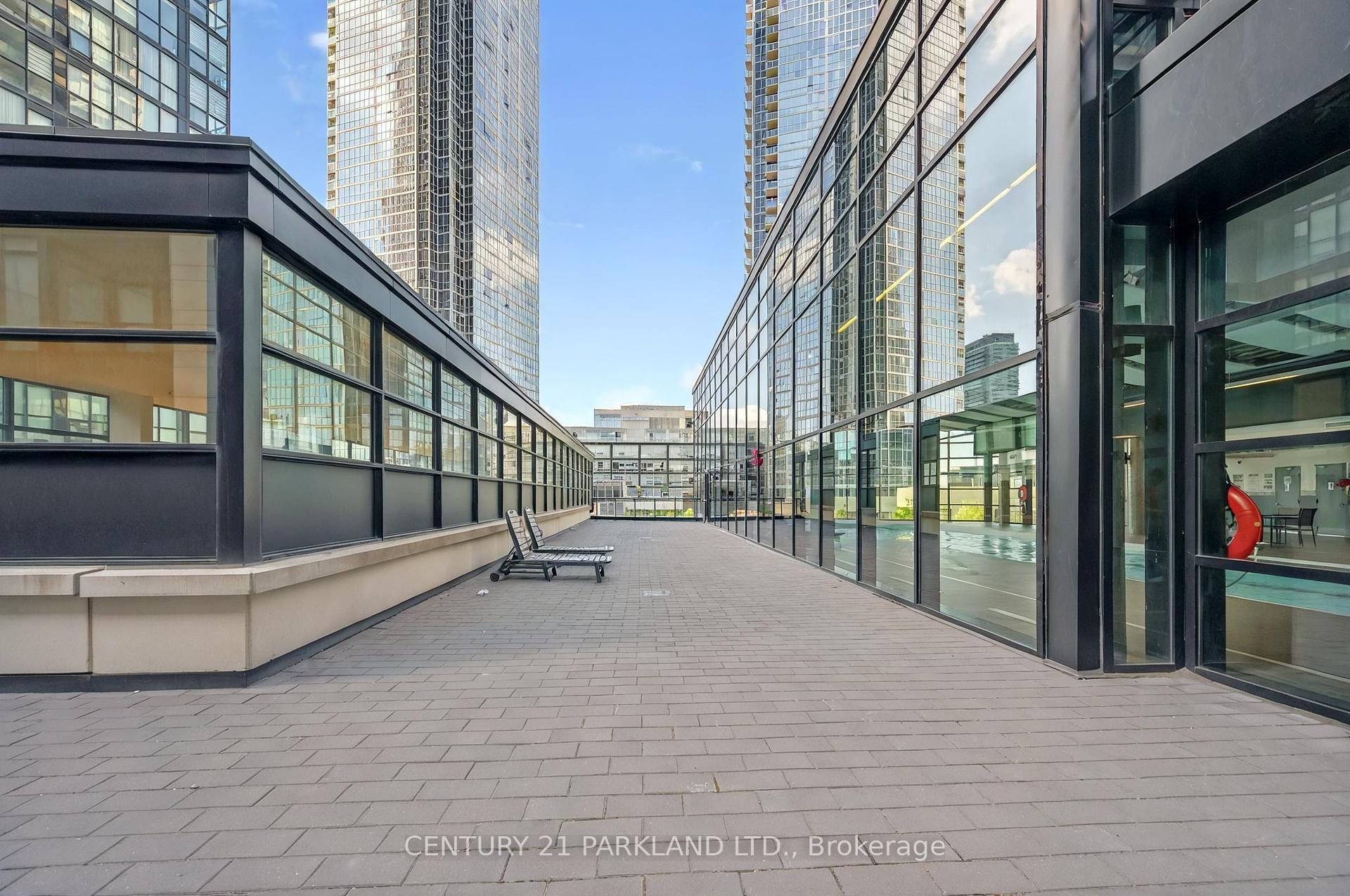 2 Bedrooms Condo at 2900 Highway 7, Vaughan For sale