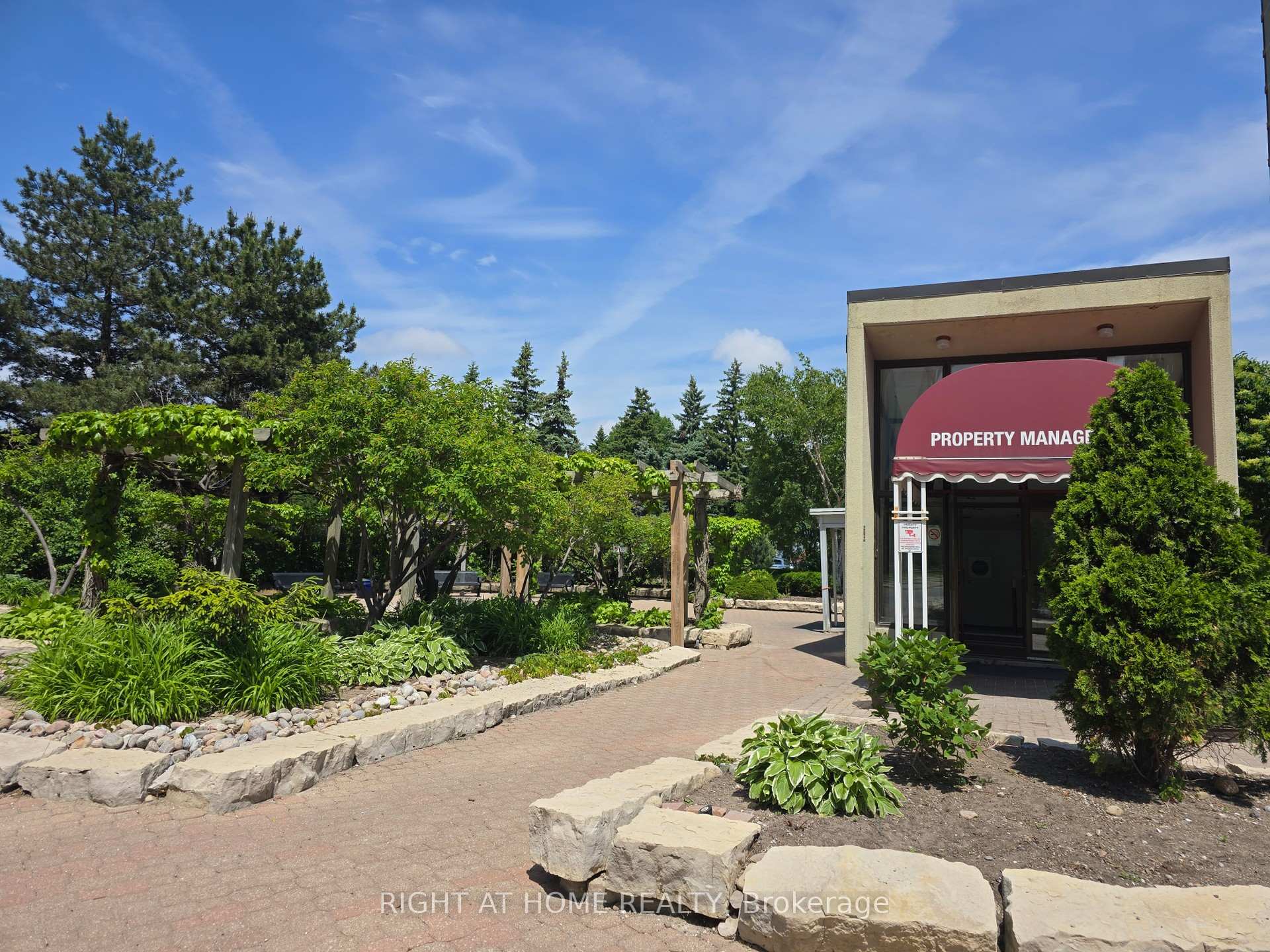 3 Bedrooms Condo at 75 Bamburgh, Toronto For sale