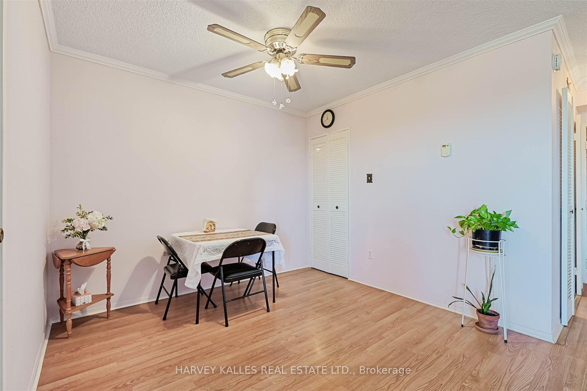 2 Bedrooms Condo at 2929 Aquitaine, Mississauga For sale