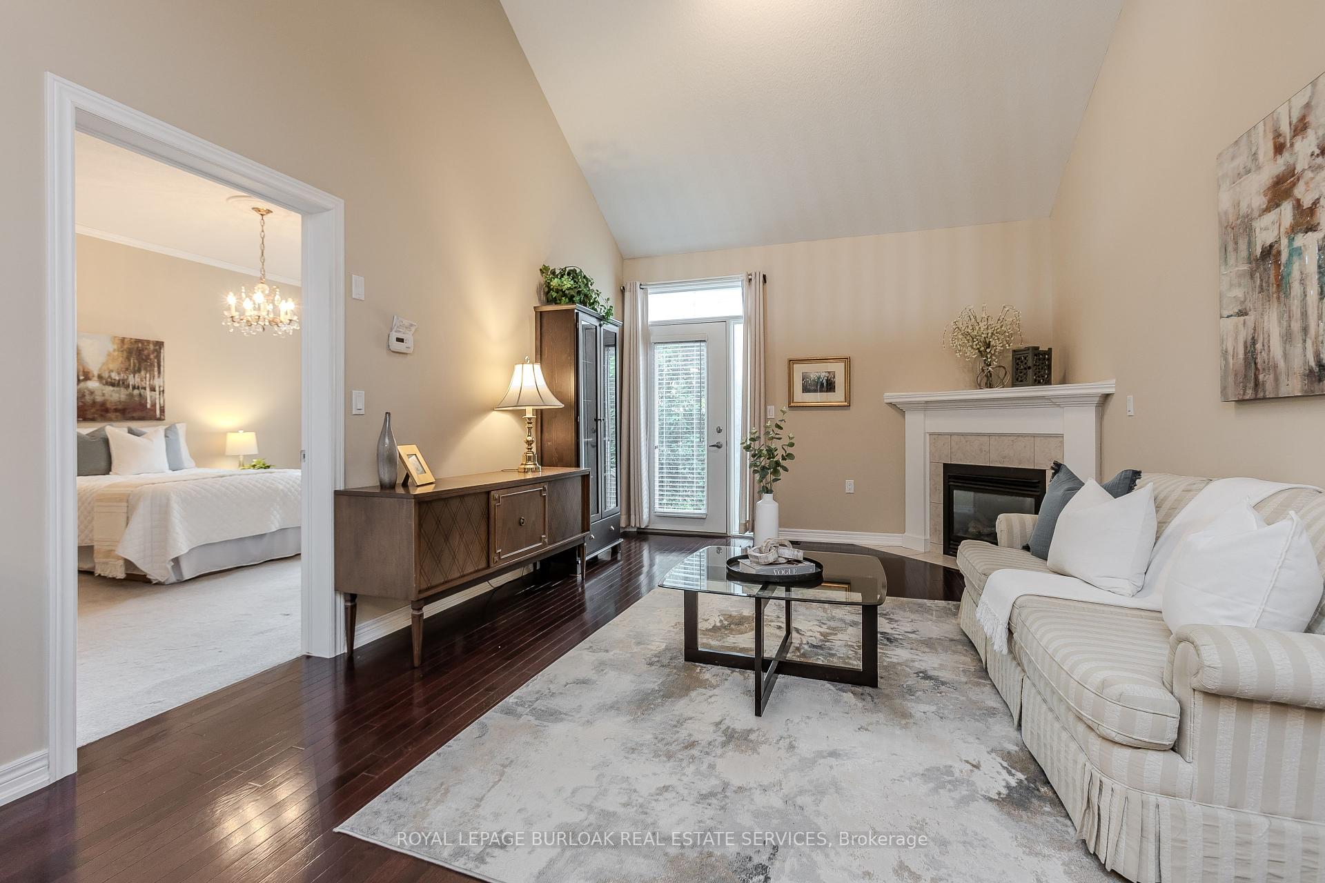 3 Bedrooms Condo at 2125 Itabashi, Burlington For sale