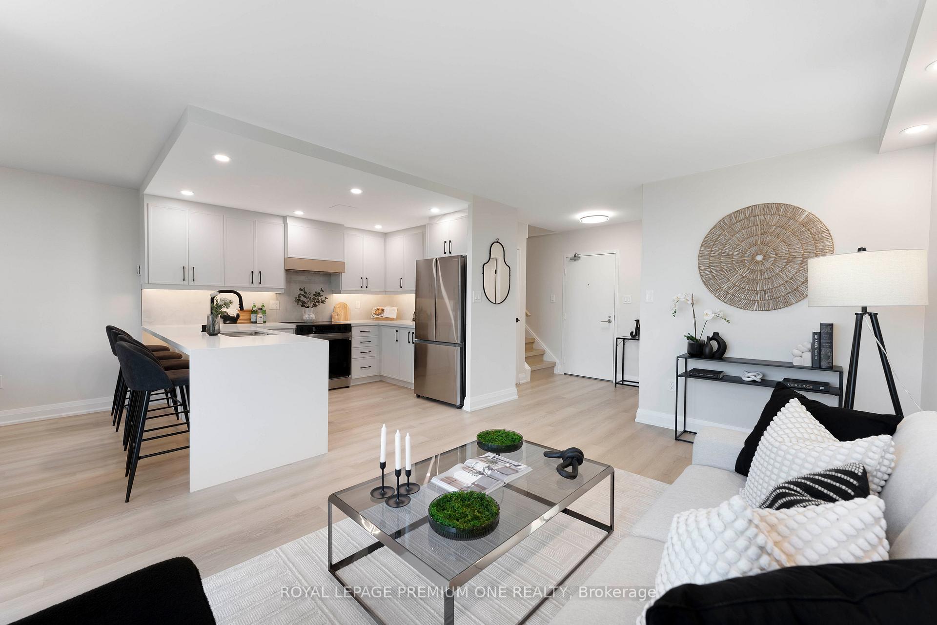 3 Bedrooms Condo at 60 Southport, Toronto For sale