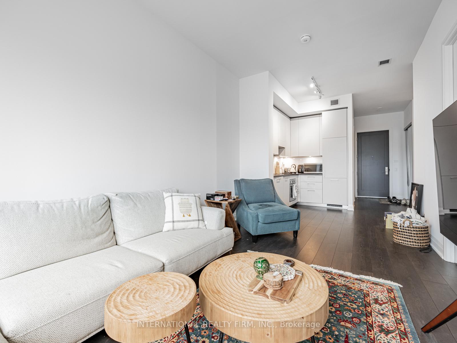 2 Bedrooms Condo at 33 Frederick Todd, Toronto For sale