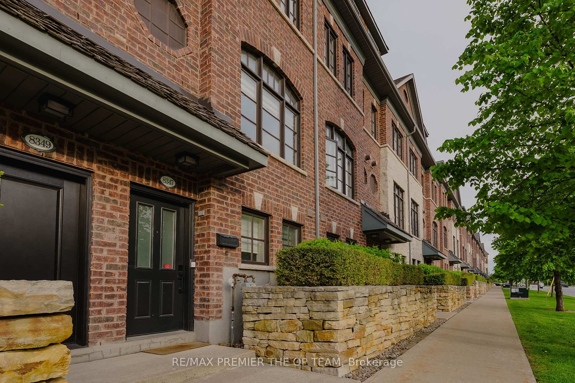 3 Bedrooms Condo at 8347 Kipling, Vaughan For sale