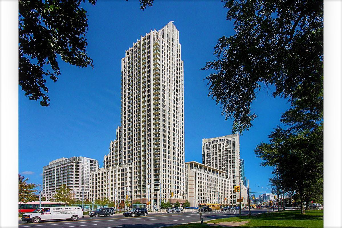 3 Bedrooms Condo at 628 Fleet, Toronto For sale