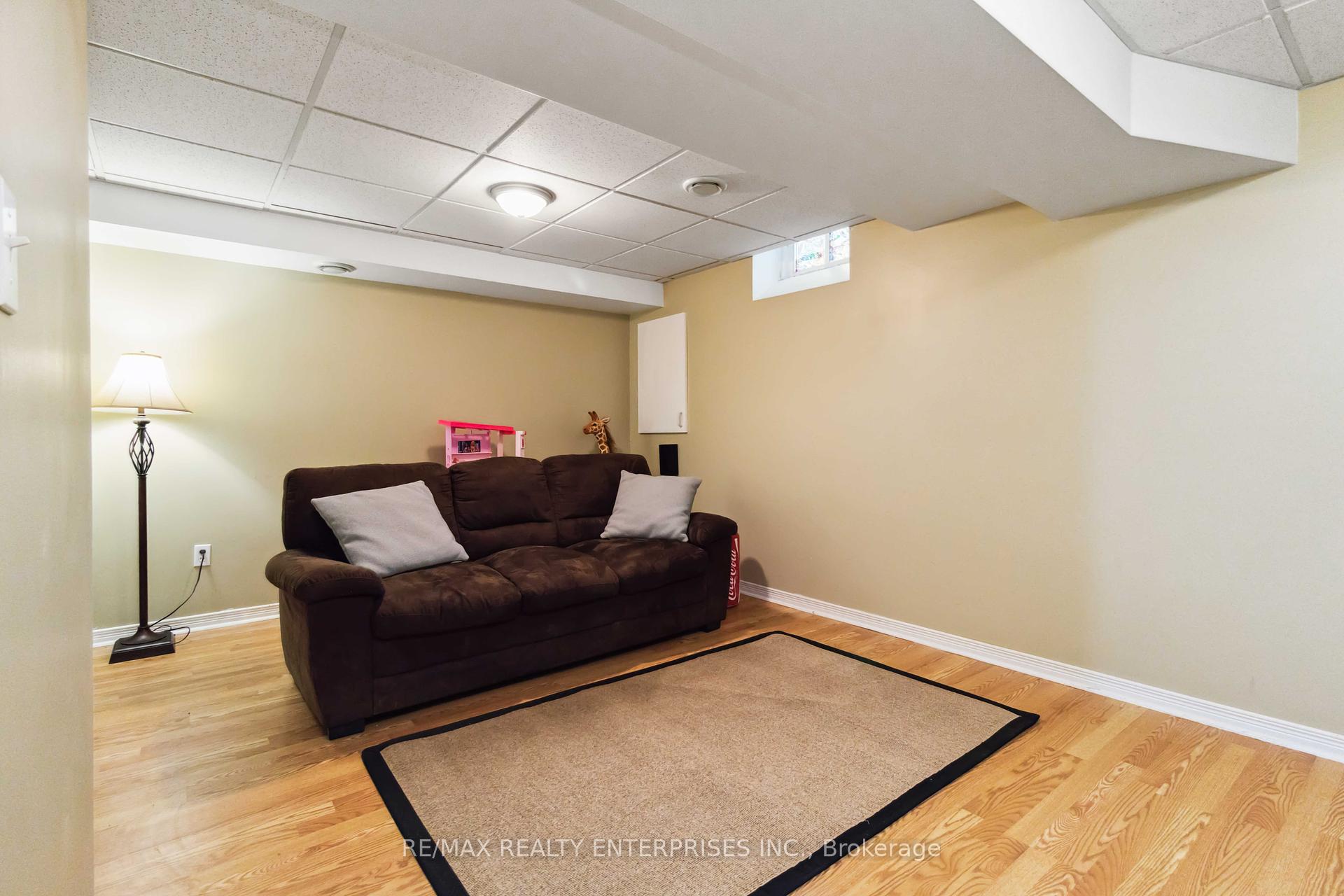 3 Bedrooms Condo at 1588 South Parade, Mississauga For sale