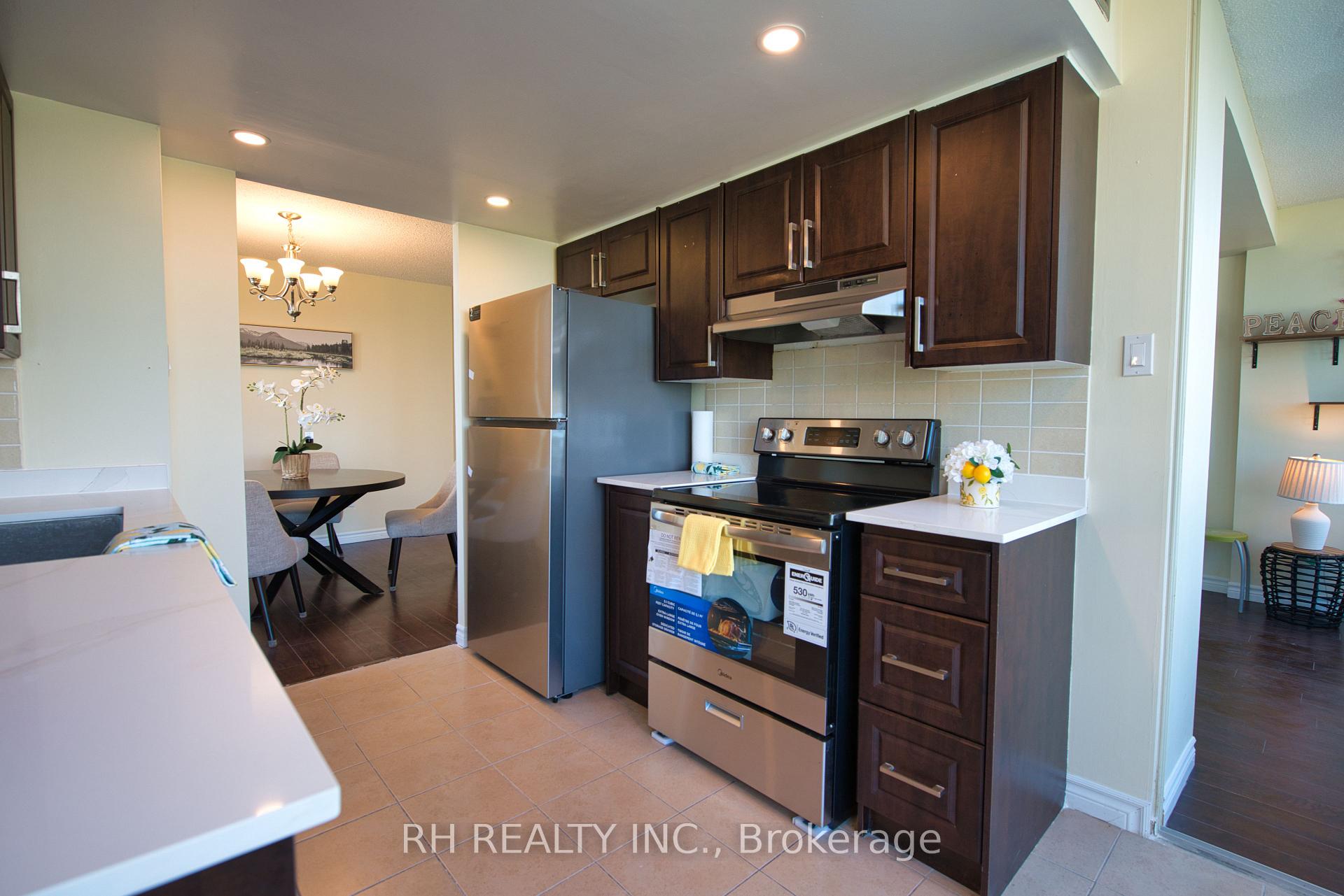 3 Bedrooms Condo at 300 Alton Towers,  Toronto For sale