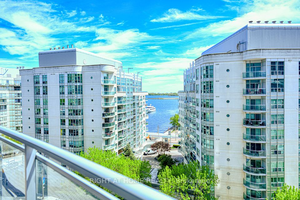 38 Dan Leckie Way