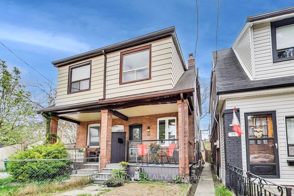 17 Weymouth Avenue, Toronto, ON M4C 1R6