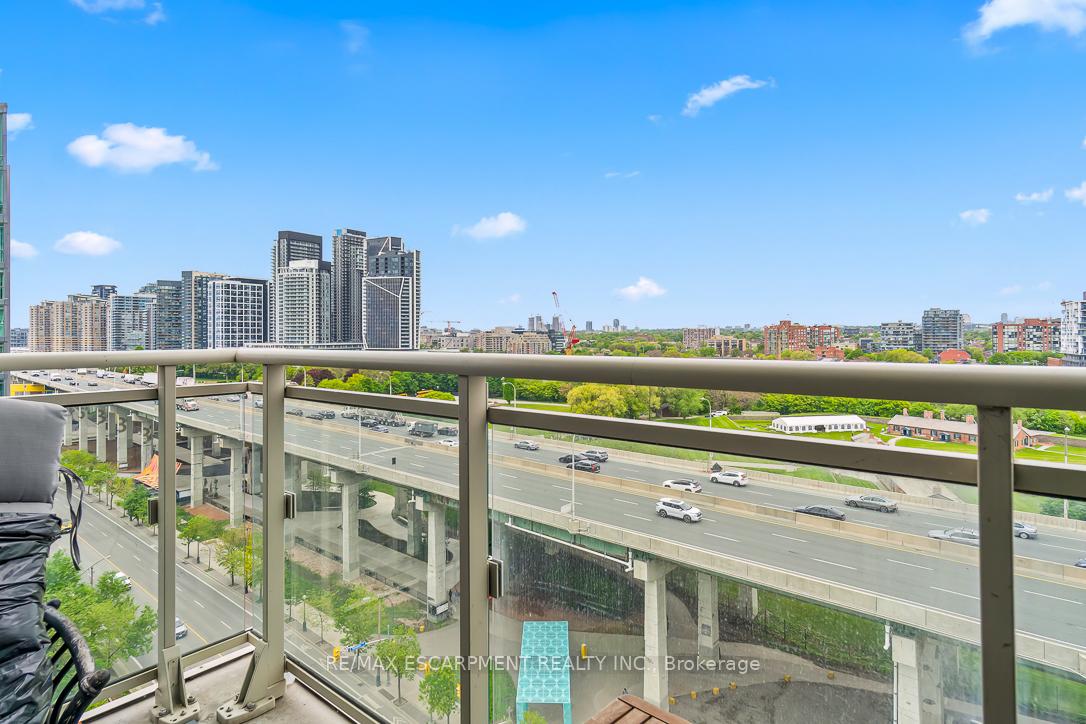 1 Bedroom Condo at 35 Bastion, Toronto For sale