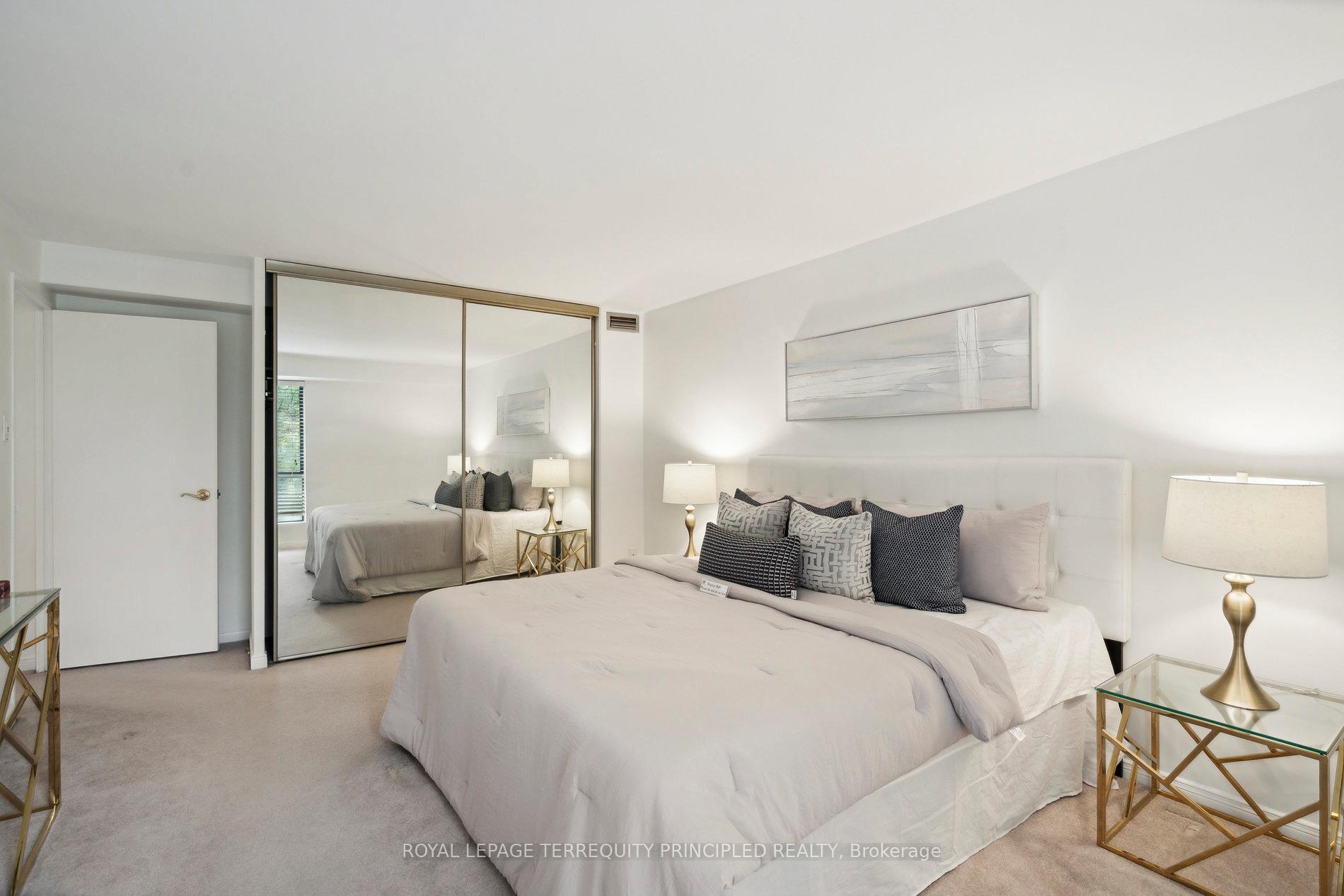3 Bedrooms Condo at 1400 Dixie, Mississauga For sale