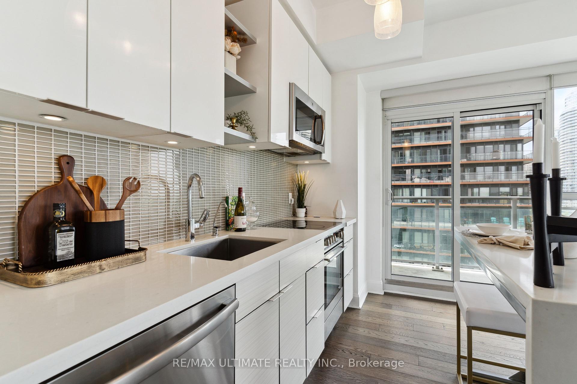 2 Bedrooms Condo at 33 Shore Breeze, Toronto For sale