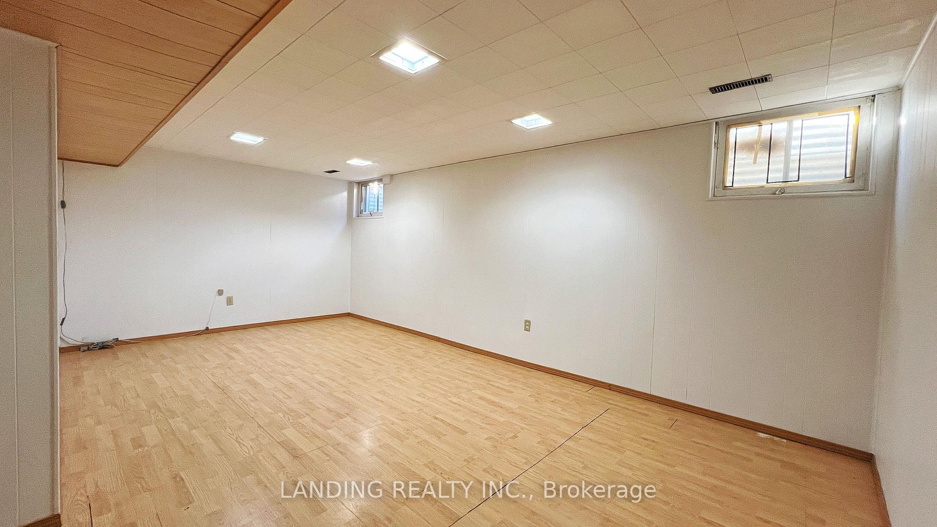 4 Bedrooms Condo at 22 KING HENRY’S, Toronto For sale