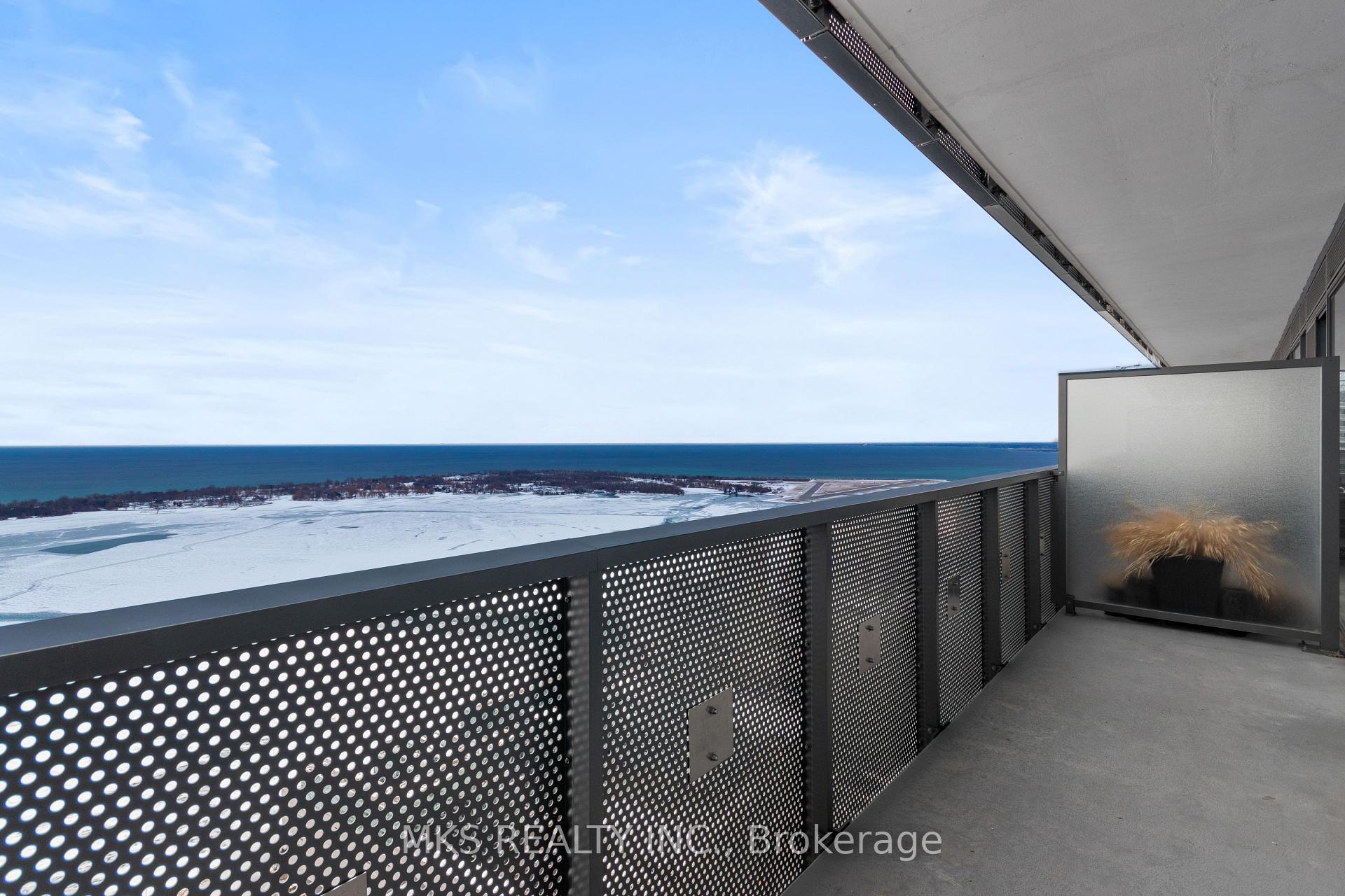3 Bedrooms Condo at 138 Downes,  Toronto For sale