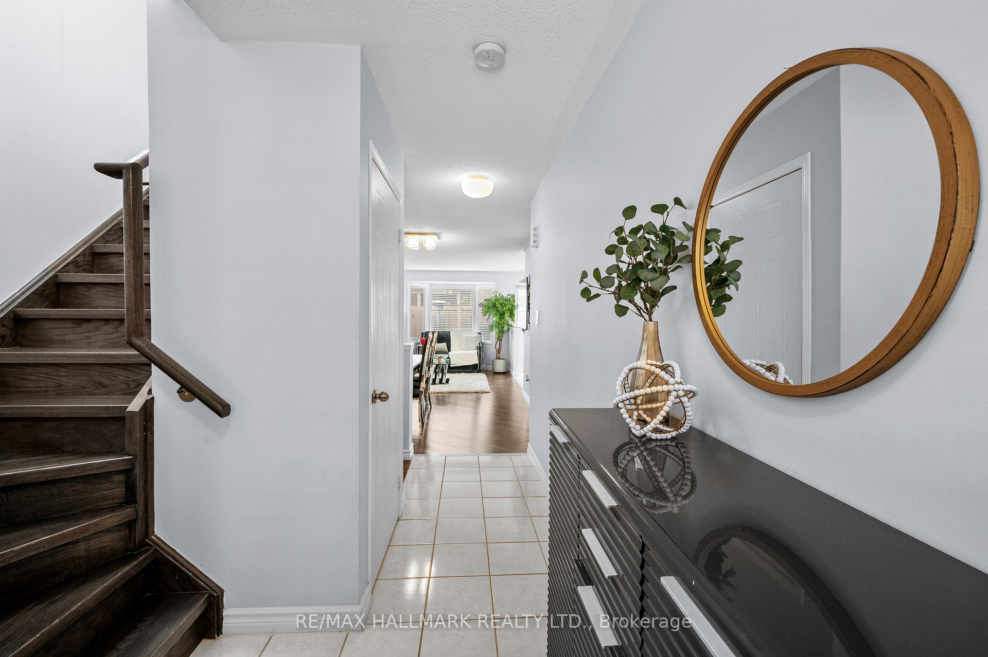 3 Bedrooms Condo at 5950 Glen Erin,  Mississauga For sale