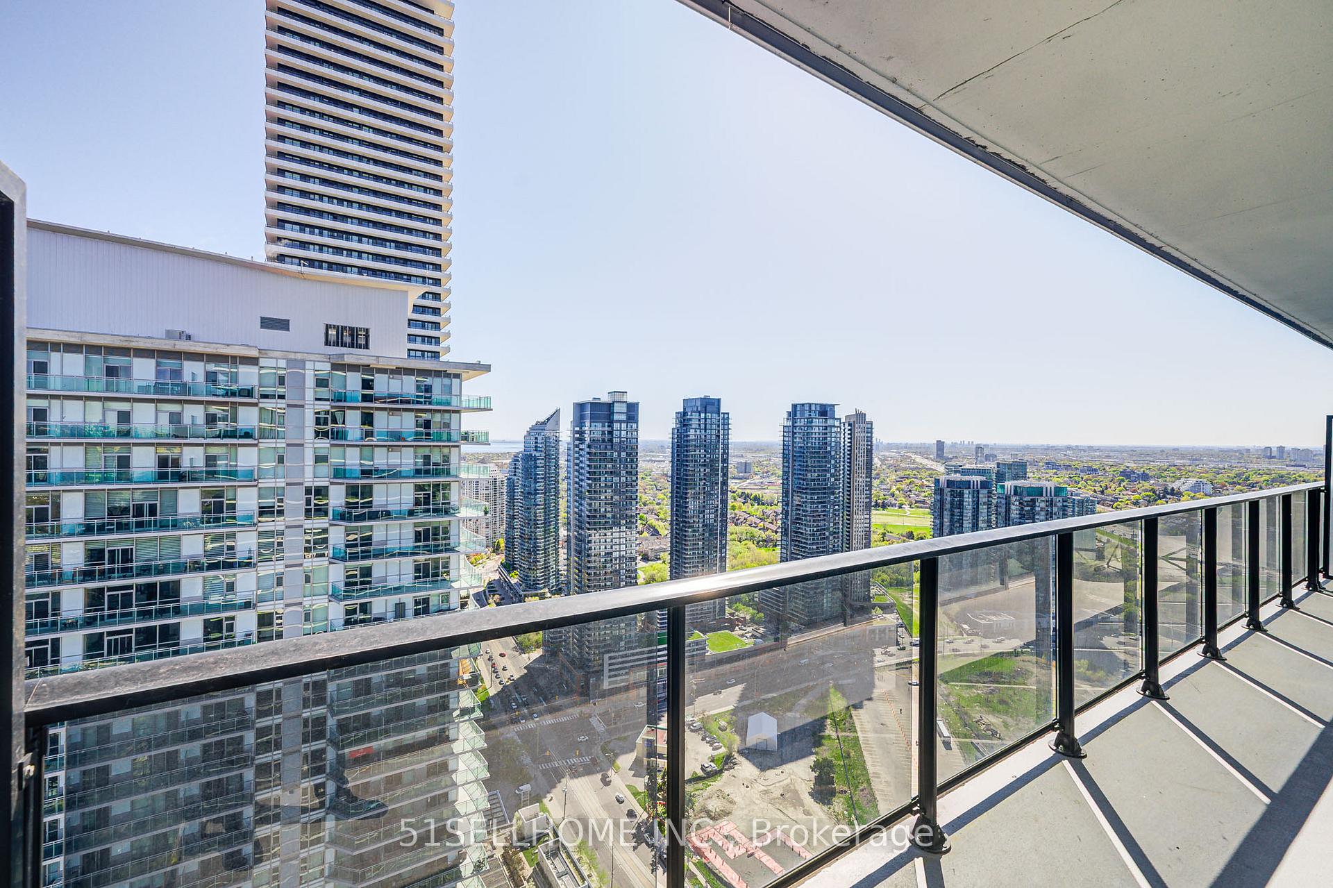 2 Bedrooms Condo at 70 Annie Craig, Toronto For sale