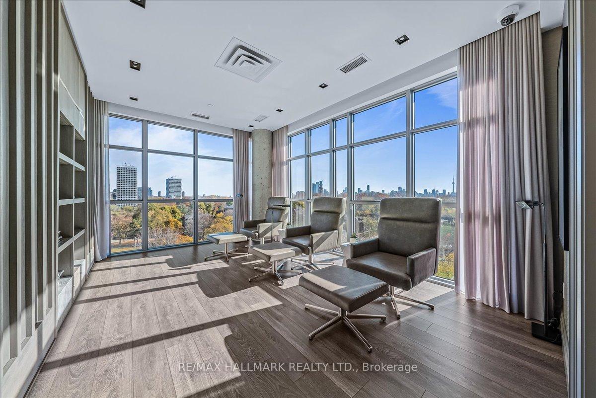 2 Bedrooms Condo at 501 St Clair, Toronto For sale