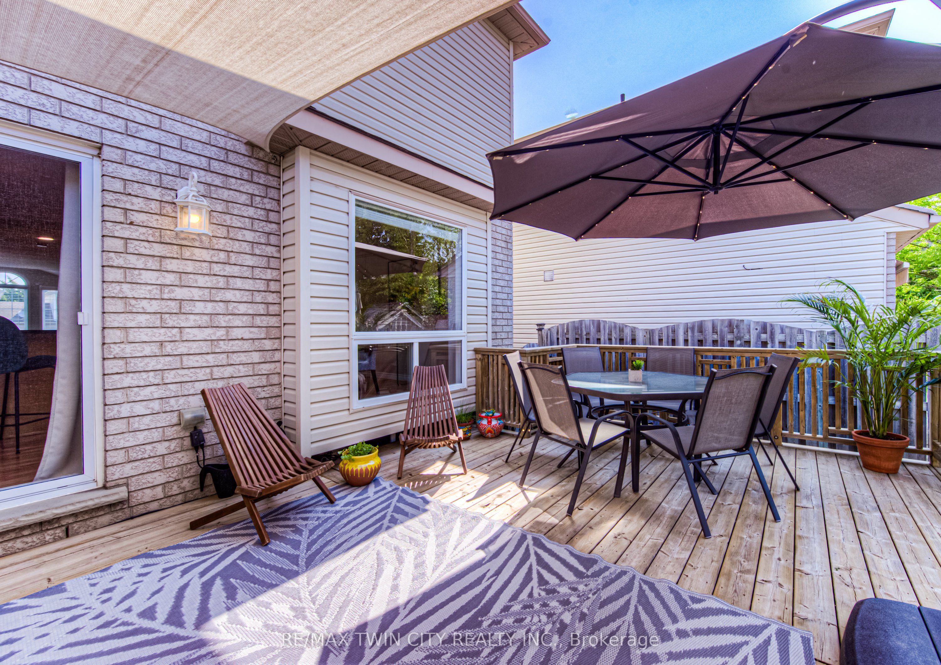 381 University Downs Crescent