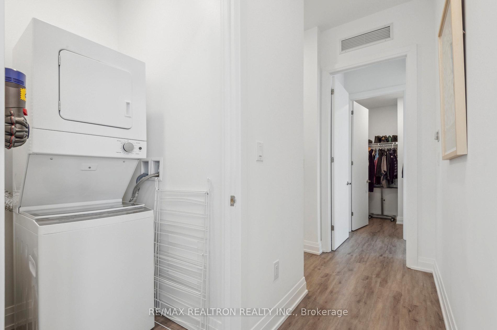 2 Bedrooms Condo at 75 Canterbury, Toronto For sale
