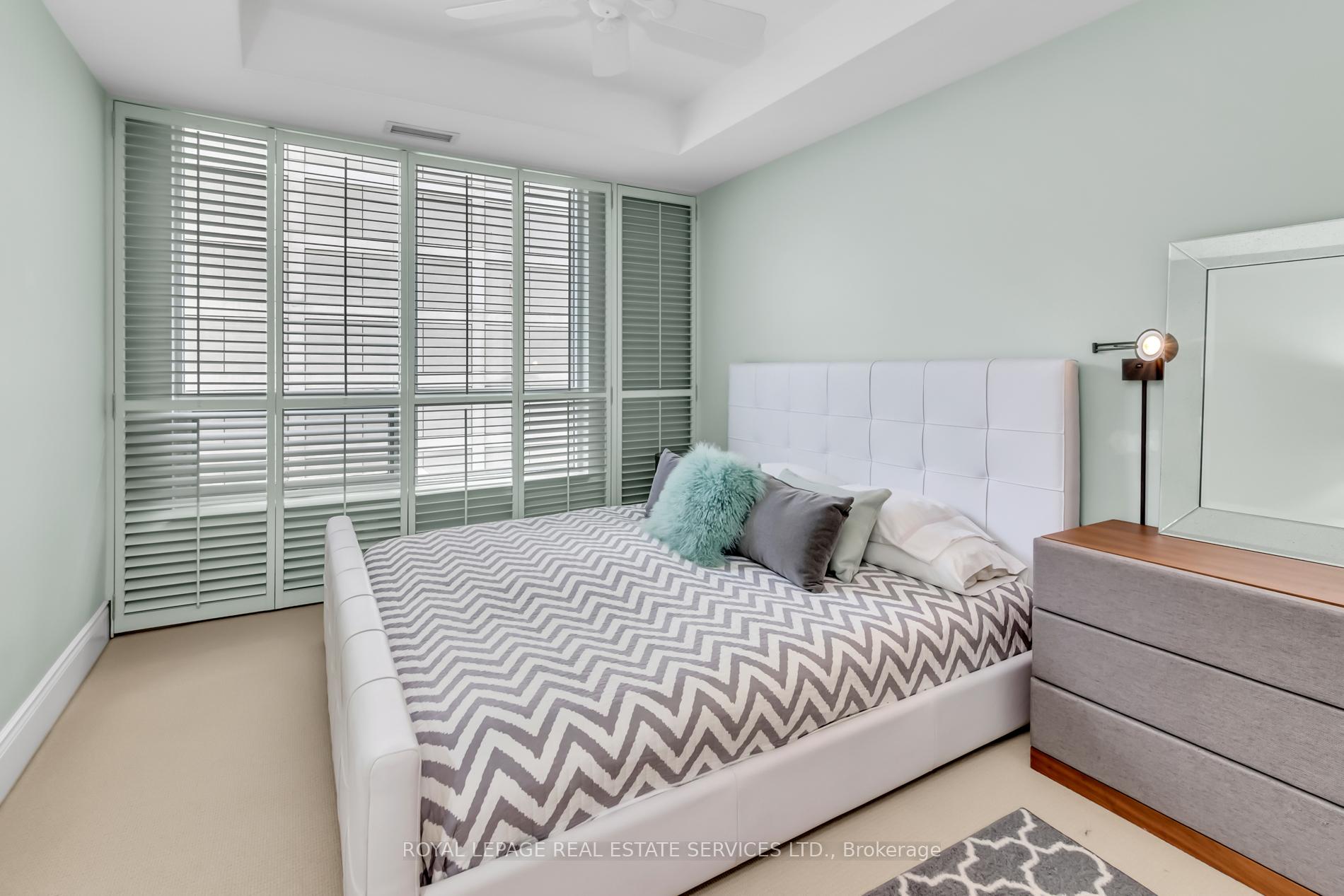 3 Bedrooms Condo at 10 Bellair, Toronto For sale