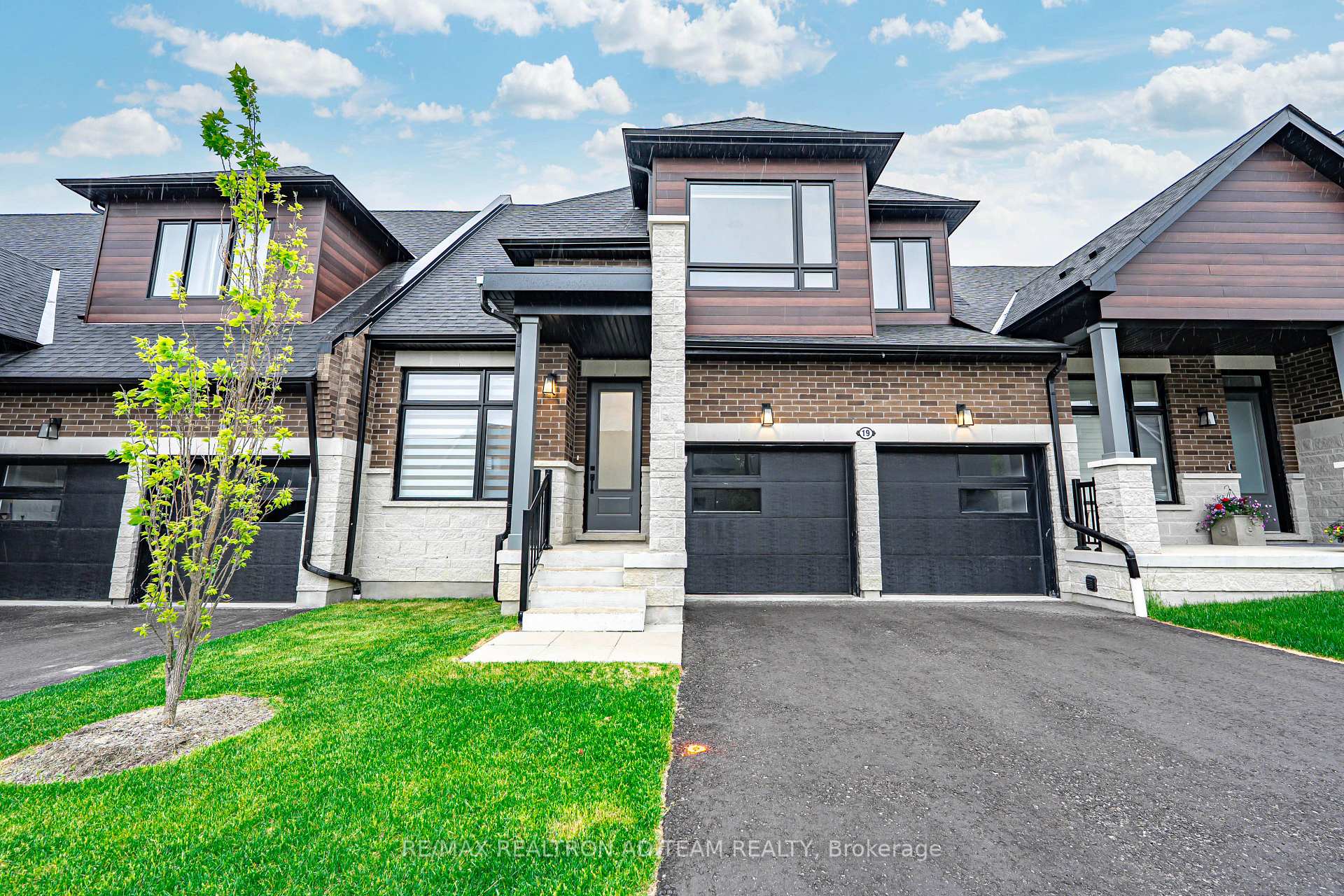 19 Vern Robertson Gate, Uxbridge, ON L9P 0R9