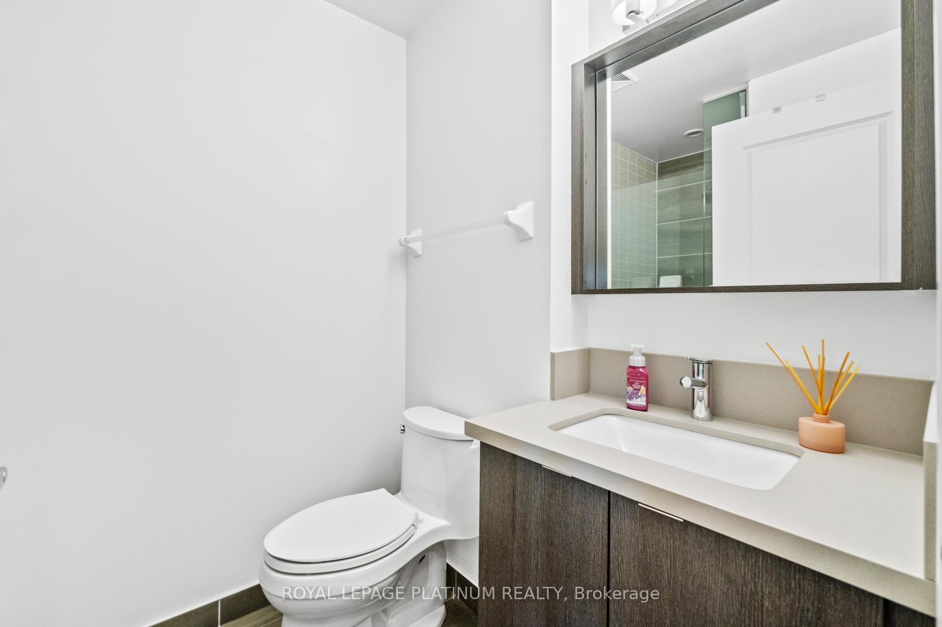 3 Bedrooms Condo at 4699 Glen Erin, Mississauga For sale