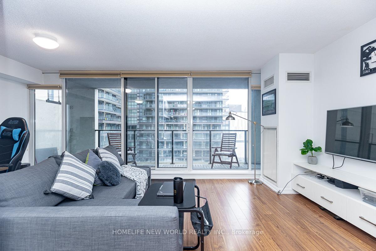 3 Bedrooms Condo at 111 Elizabeth, Toronto For sale