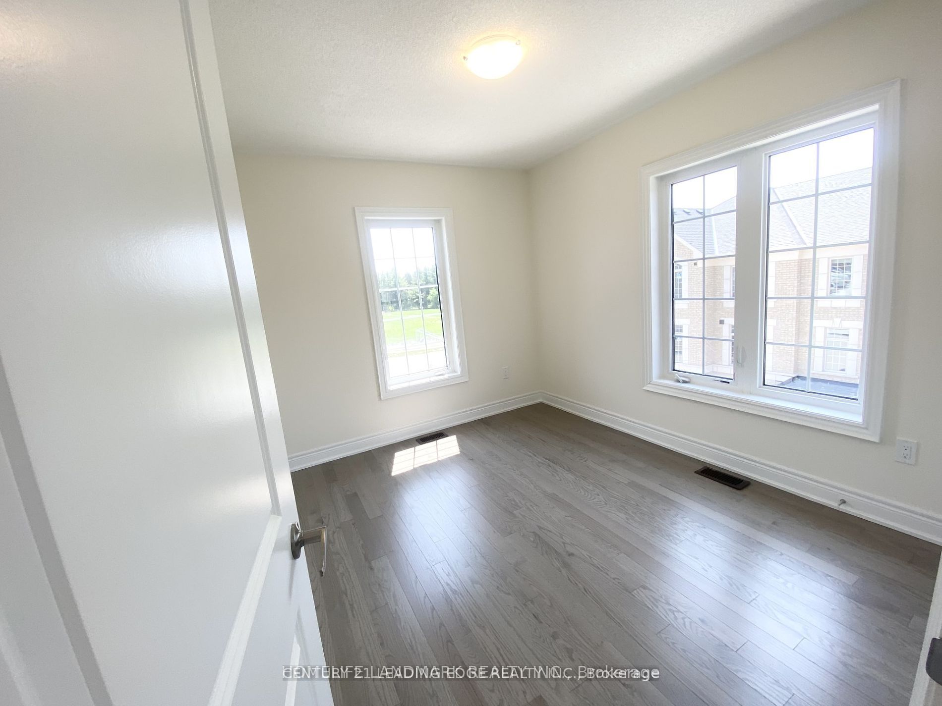 2 phillipsen Way