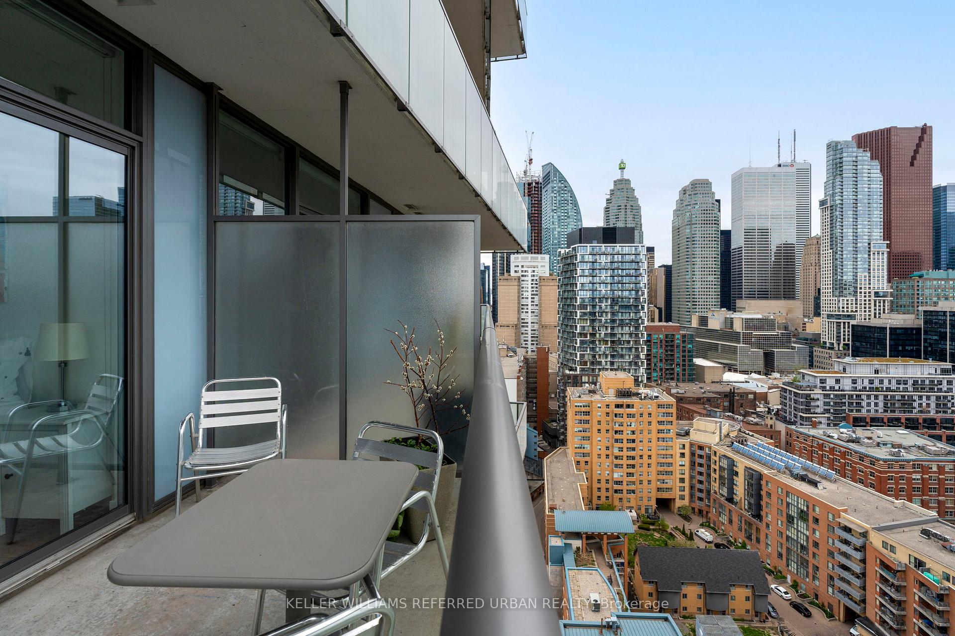 2 Bedrooms Condo at 1 Market, Toronto For sale