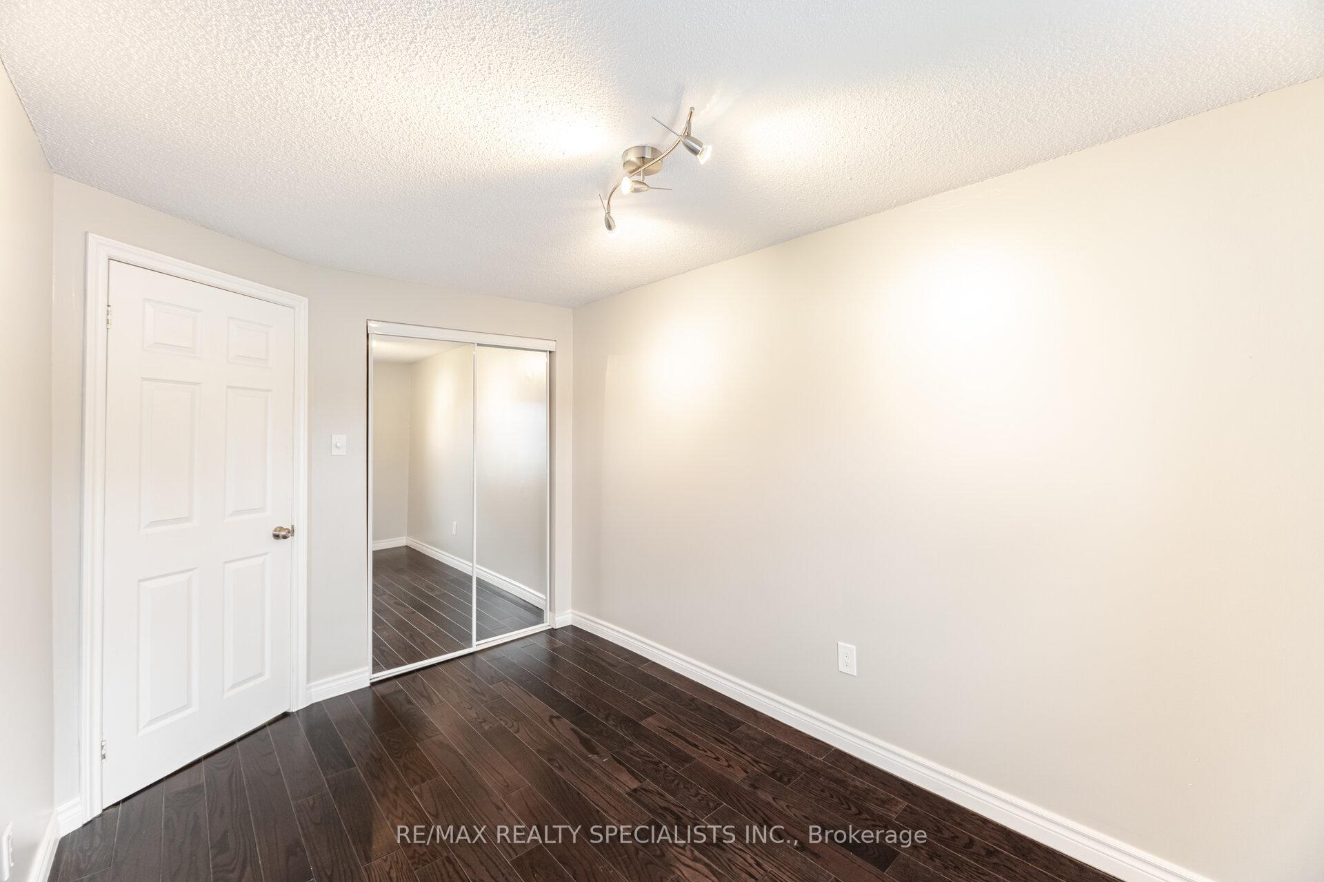 3 Bedrooms Condo at 2440 Bromsgrove, Mississauga For sale