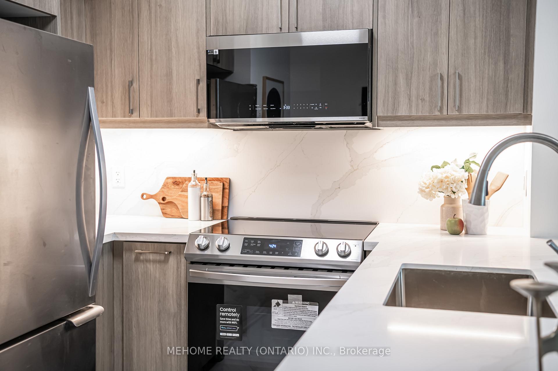 3 Bedrooms Condo at 19 Grand Trunk, Toronto For sale