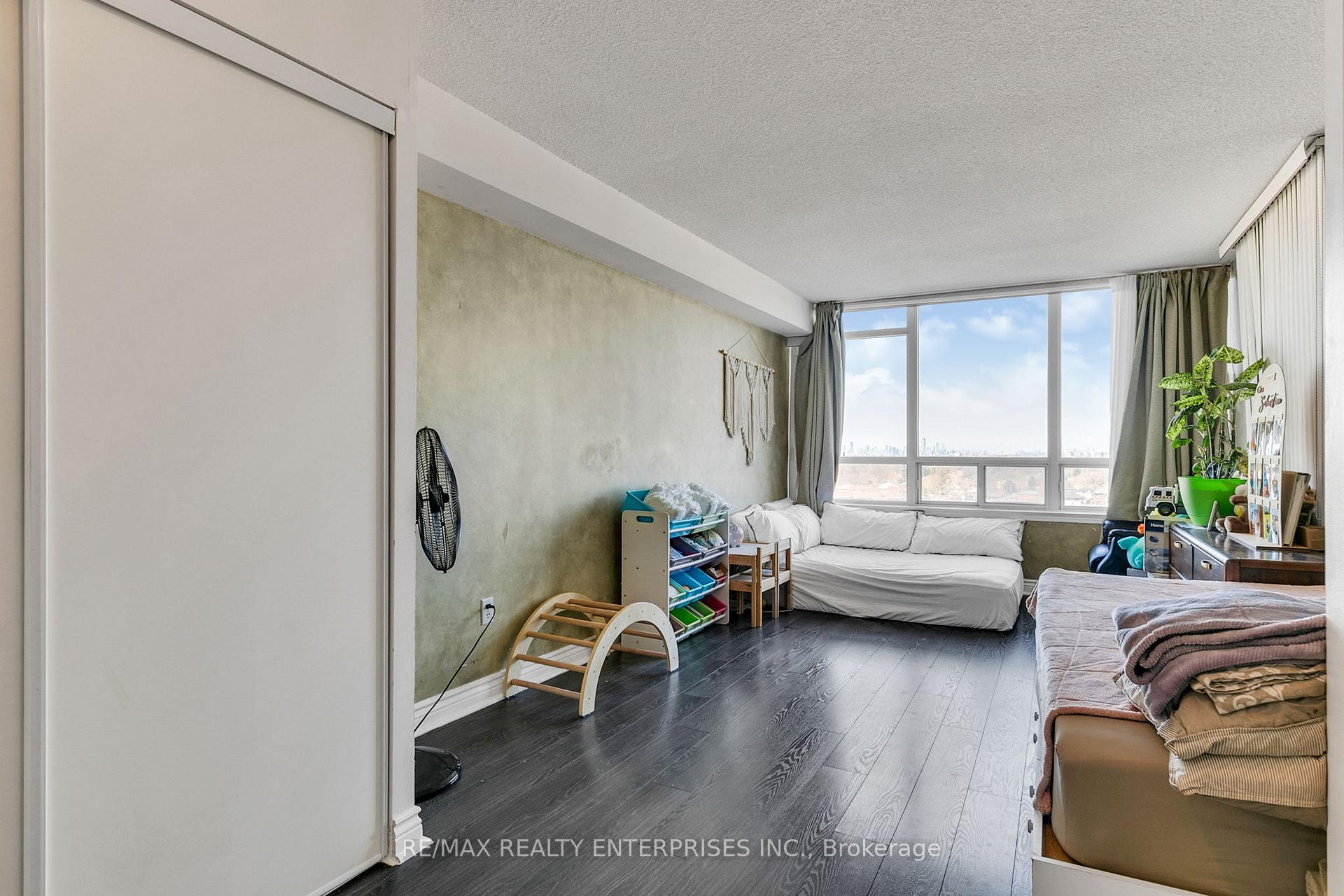 3 Bedrooms Condo at 1 Greystone Walk,  Toronto For sale