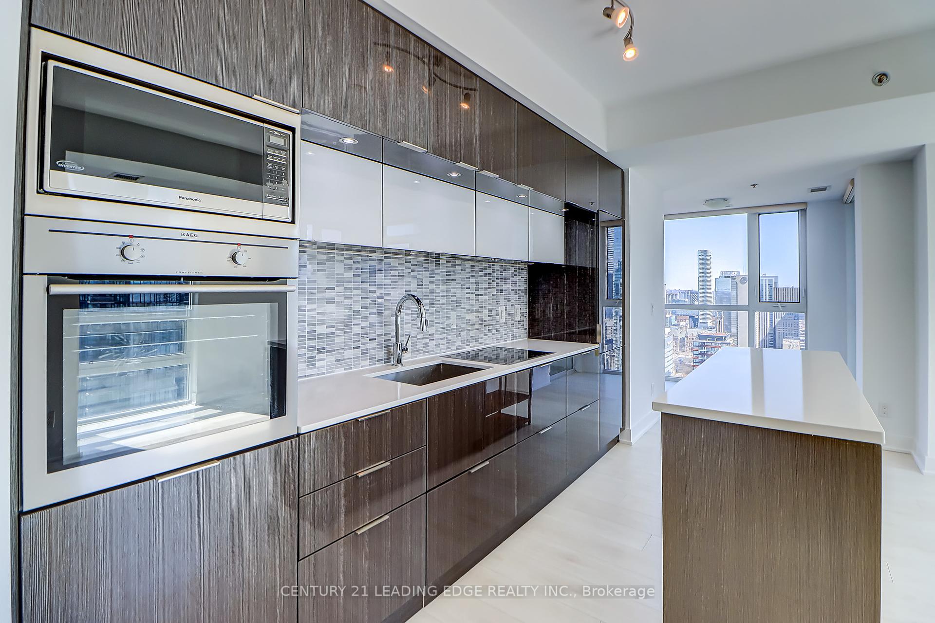 3 Bedrooms Condo at 318 Richmond,  Toronto For sale