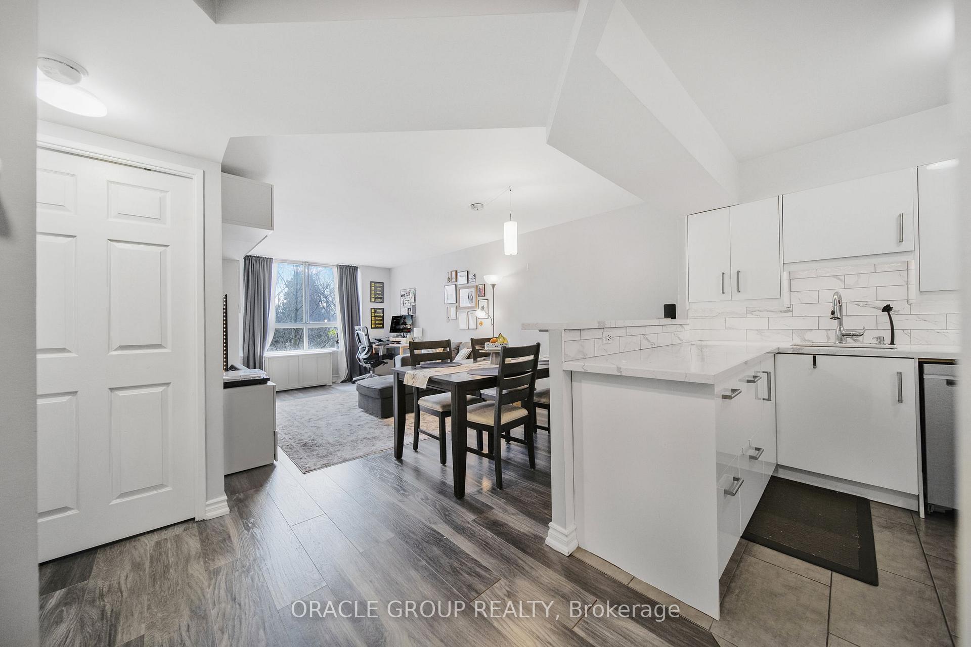 1 Bedroom Condo at 1485 Lakeshore,  Mississauga For sale