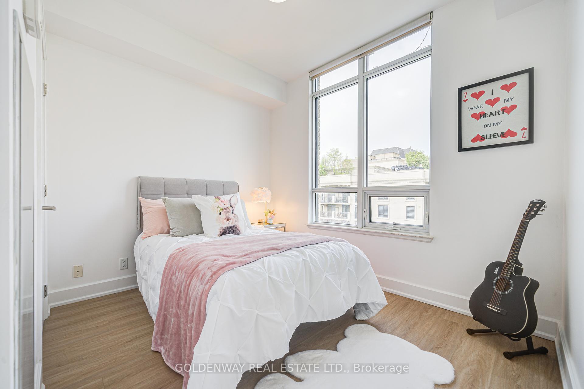 2 Bedrooms Condo at 676 Sheppard, Toronto For sale