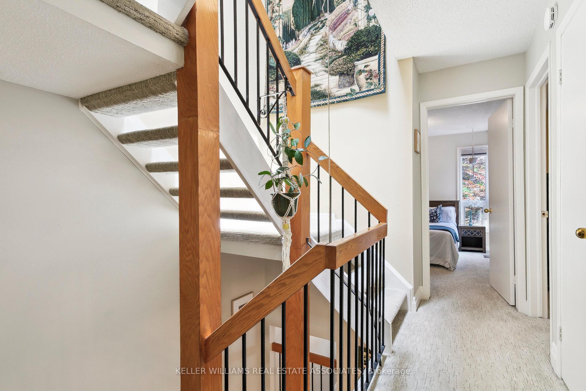3 Bedrooms Condo at 1250 Marlborough, Oakville For sale