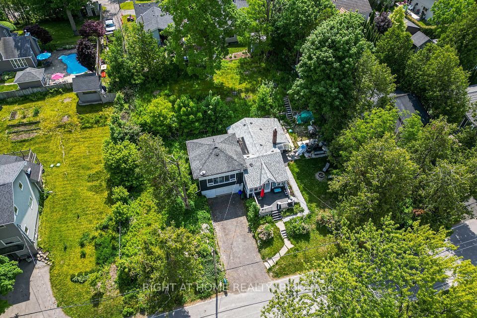 5773 Lakeshore