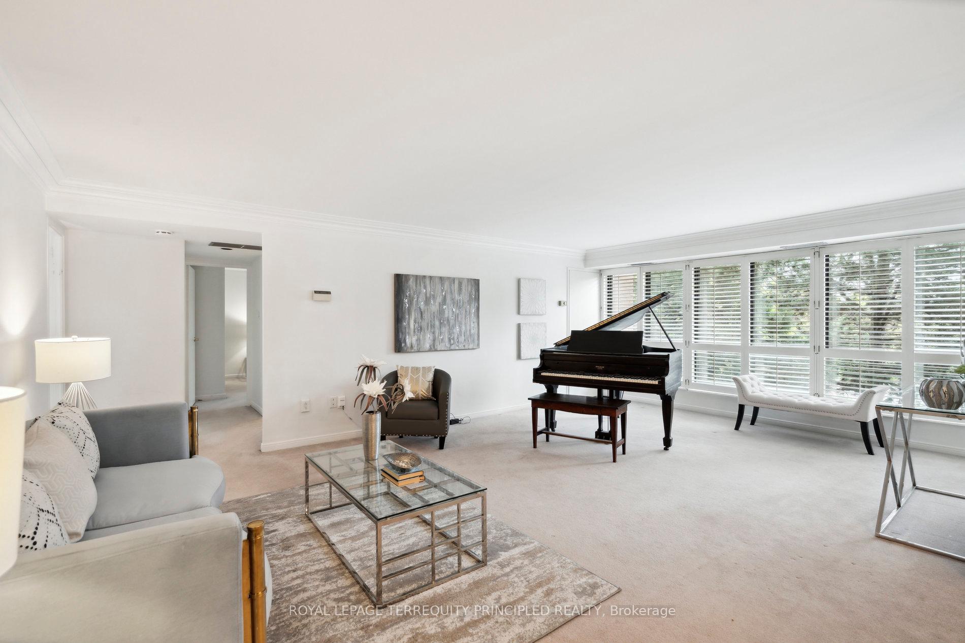 3 Bedrooms Condo at 1400 Dixie, Mississauga For sale